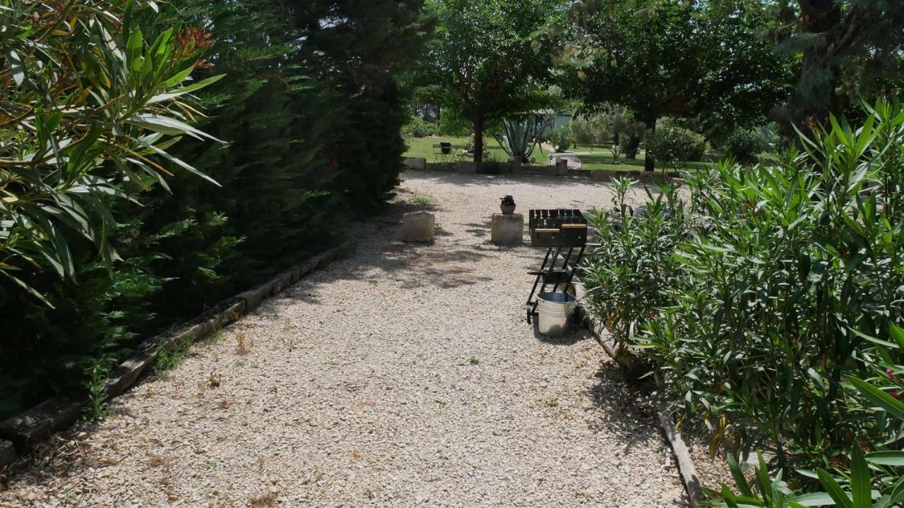 Mas Maurane - Le Bougainvillier Aux Portes D'Arles Apartamento Tarascon Exterior foto