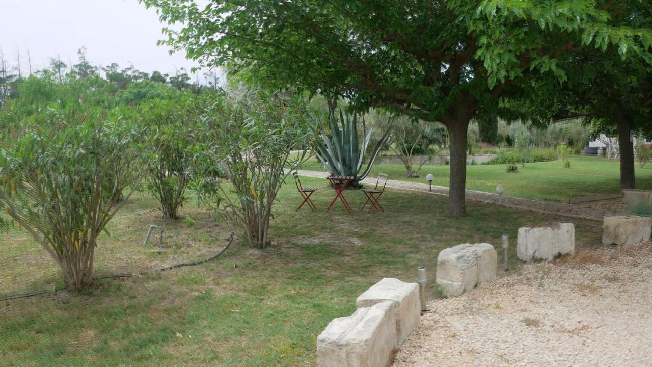 Mas Maurane - Le Bougainvillier Aux Portes D'Arles Apartamento Tarascon Exterior foto
